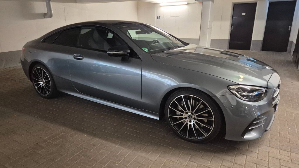 Image of Mercedes-Benz E 300