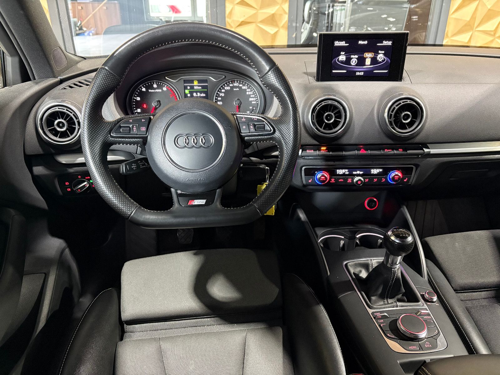 Fahrzeugabbildung Audi A3 Sportback S-line Sportpaket/PDC/SHZ/KLIMA/