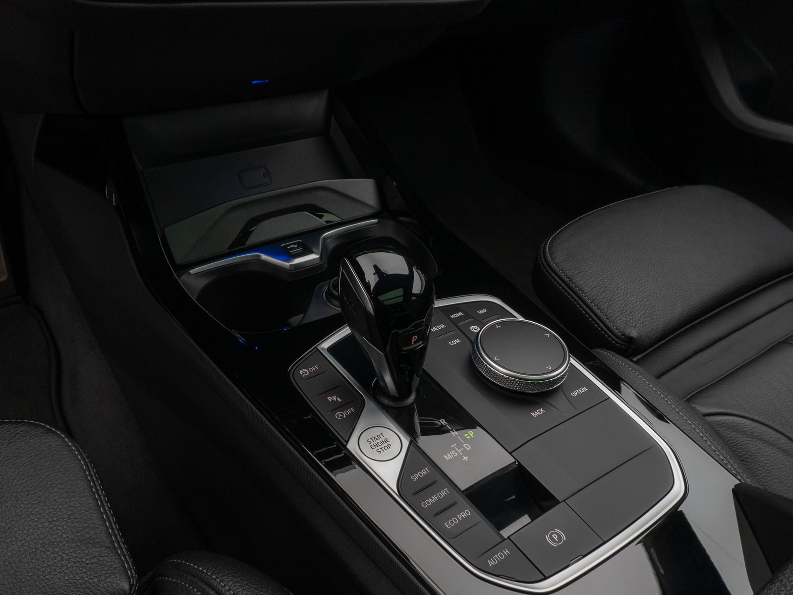 Fahrzeugabbildung BMW 120i M Sport Panoram Kamera DAB HiFi Komfort 19"