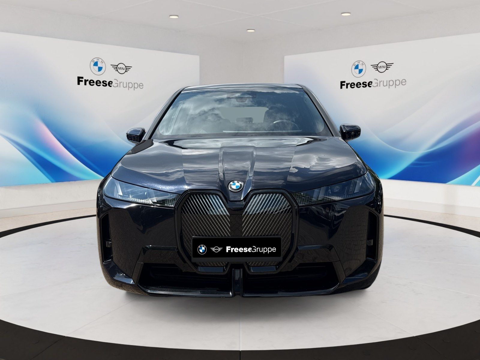 BMW iX xDrive60 HEAD-UP PANO RFK HIFI LENKRADHZ LED foto 2