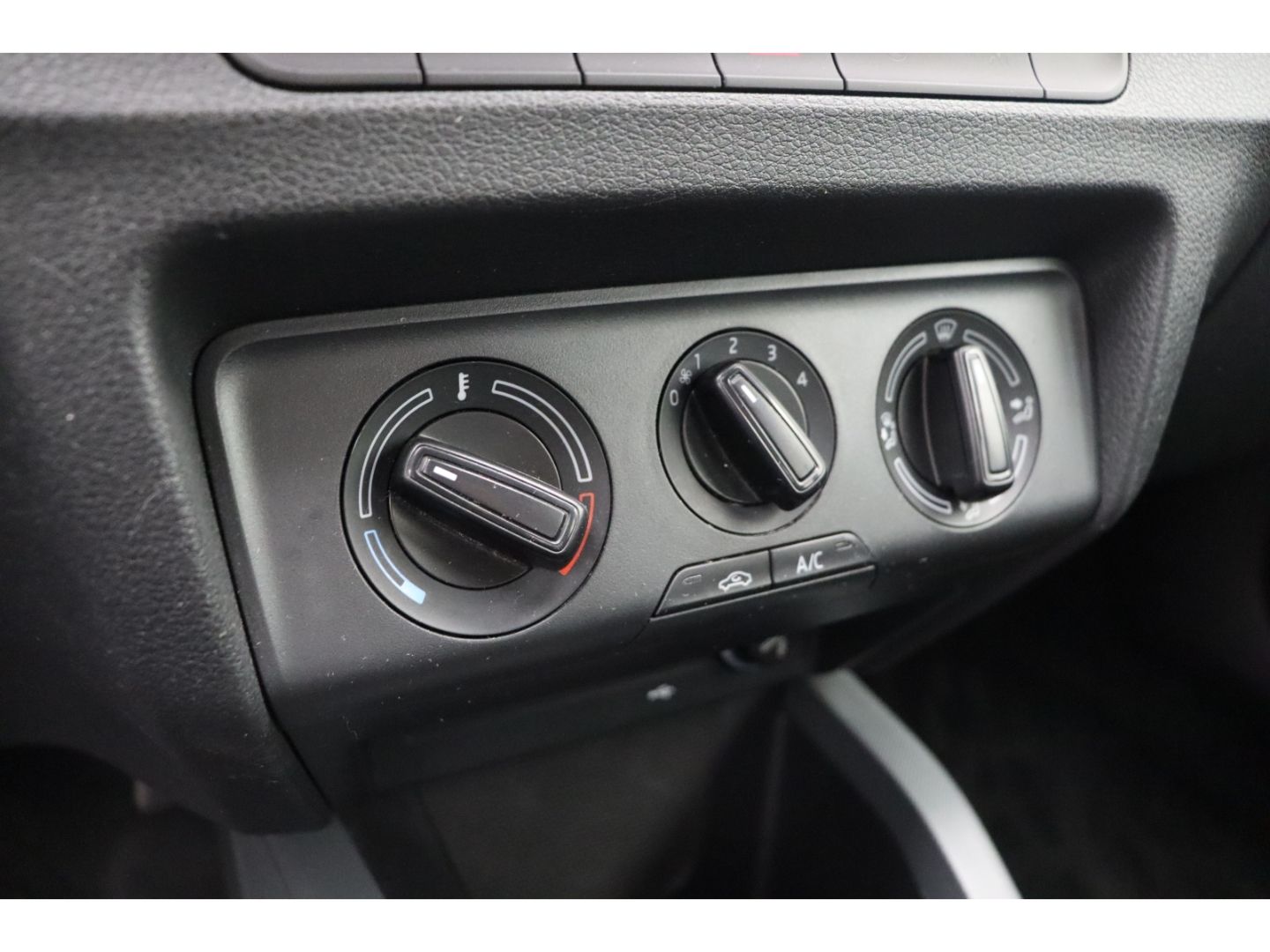 Fahrzeugabbildung SKODA Fabia Cool Plus 1.0 MPI  Klima el.SP Spieg. behe