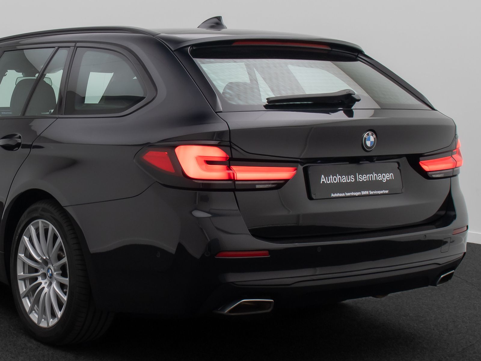 Fahrzeugabbildung BMW 530e xD 360°HUD DAB H/K 4xKlima Komfort AHK ACC