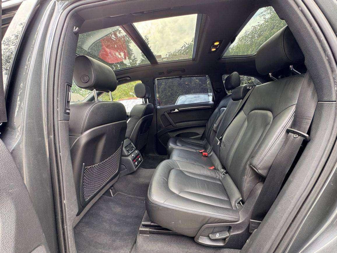 AUDI Q7 3.0 TFSI S-LINE QUATTRO-7 places