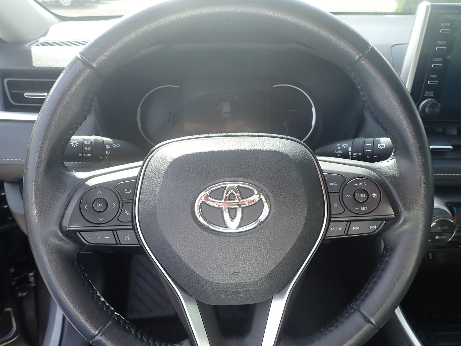 Fahrzeugabbildung Toyota RAV 4 Hybrid 4x2 Comfort