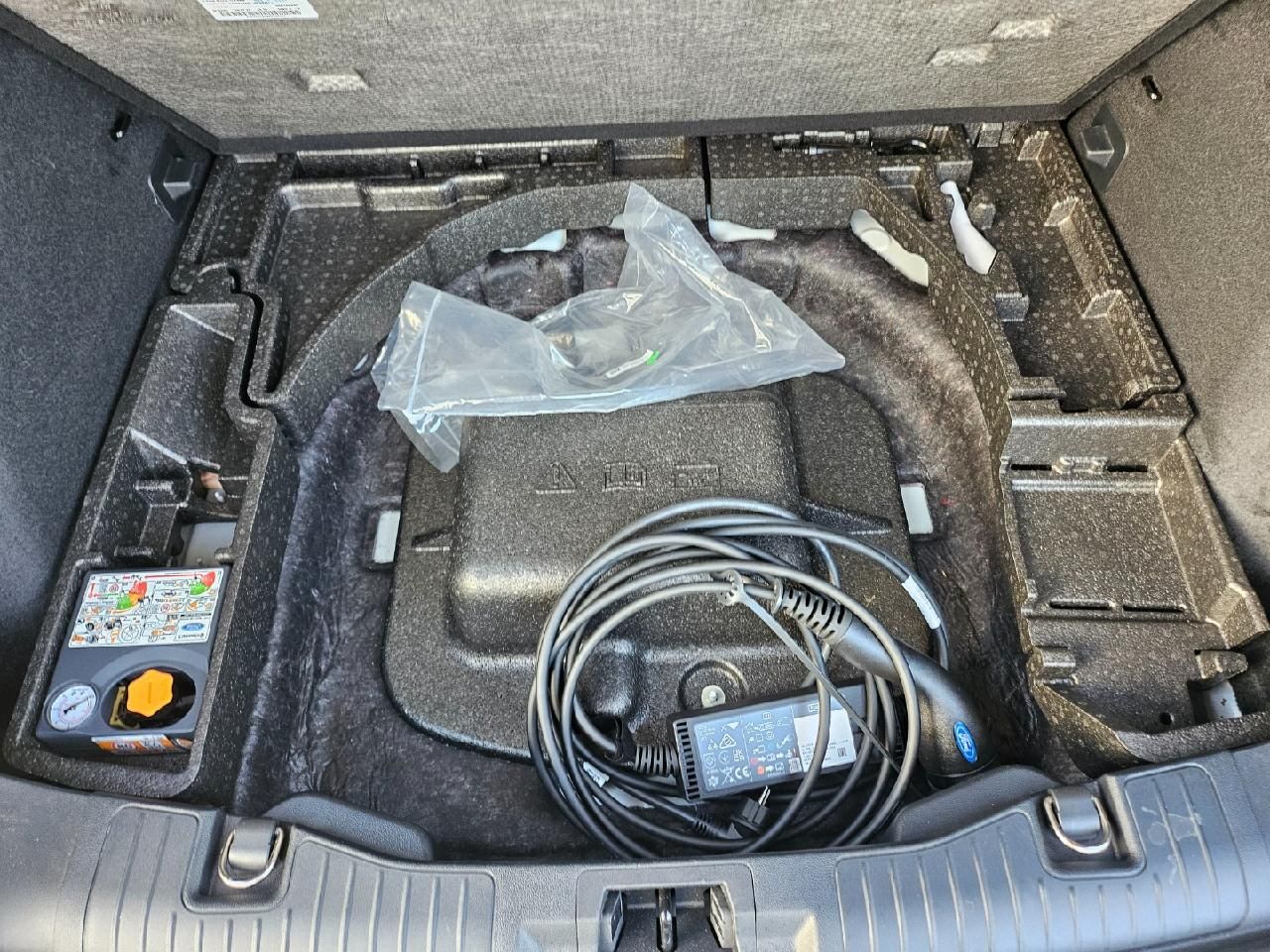 Fahrzeugabbildung Ford Kuga Plug-In Hybrid ST-Line X