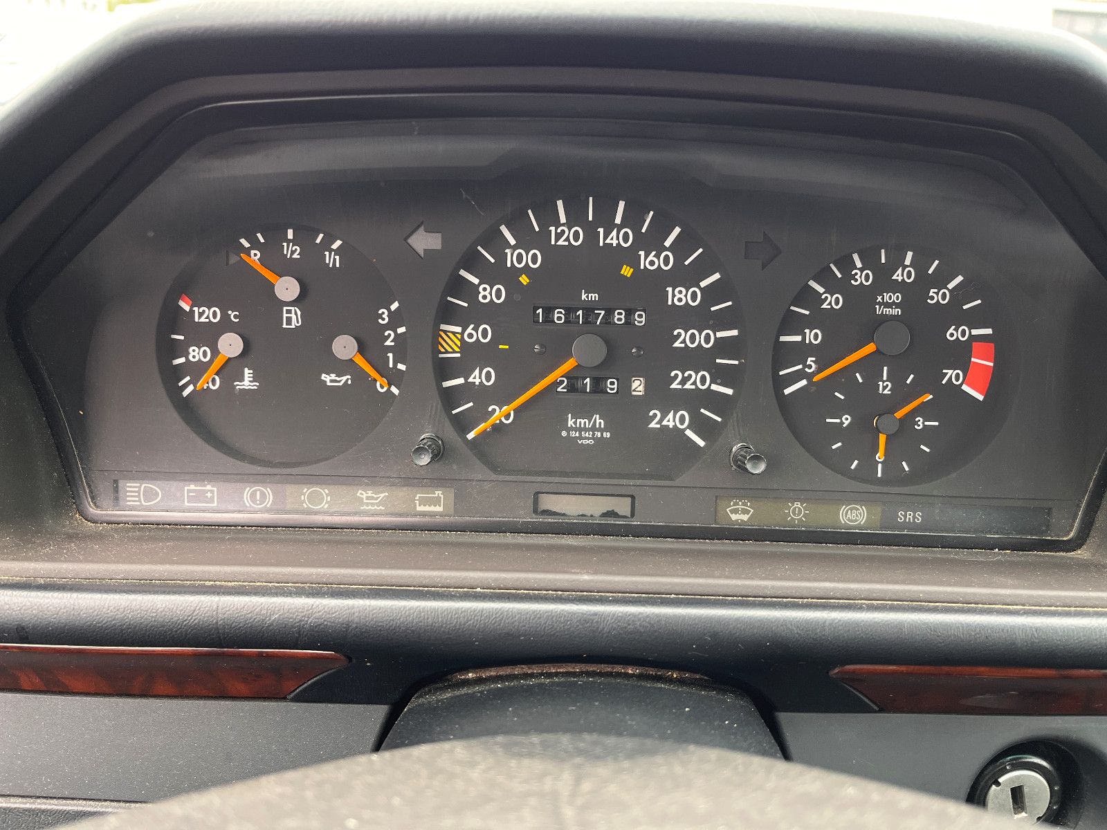Fahrzeugabbildung Mercedes-Benz E 230