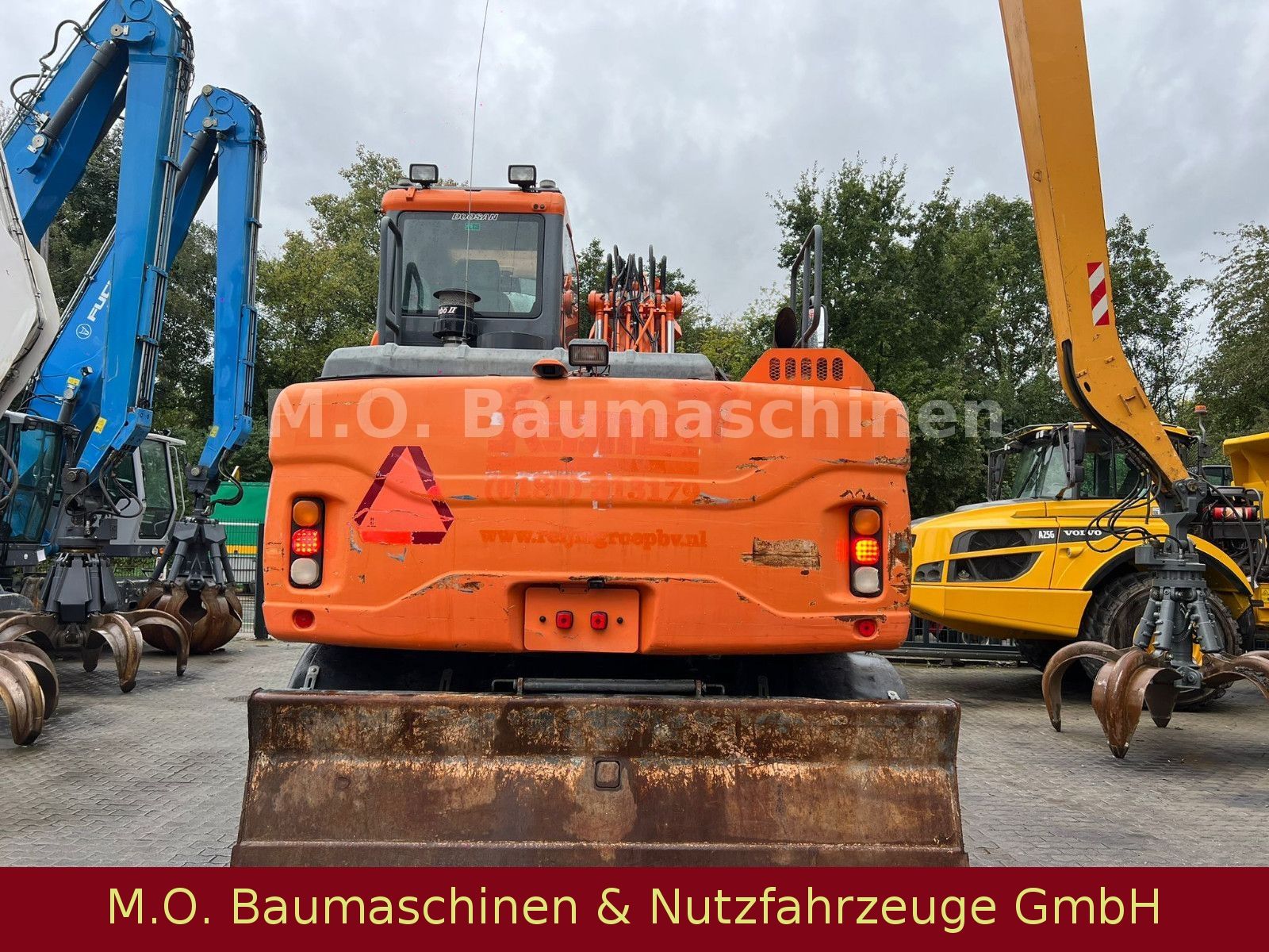 Fahrzeugabbildung Doosan DX 140W-3/Umschlagbagger/Vollgummibagger