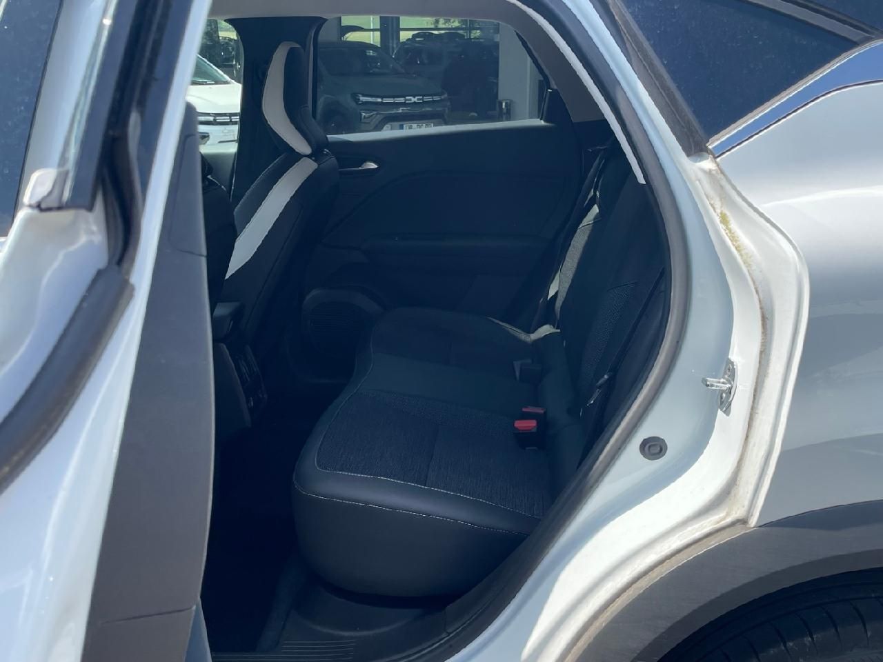 Fahrzeugabbildung Renault Captur Techno TCe 140 EDC