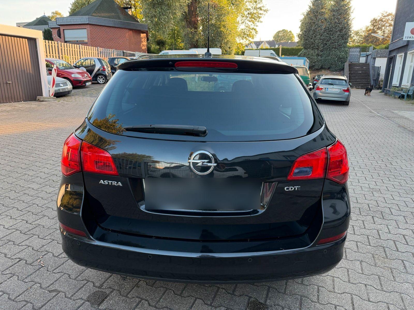 Opel Astra 2012 — photo 8