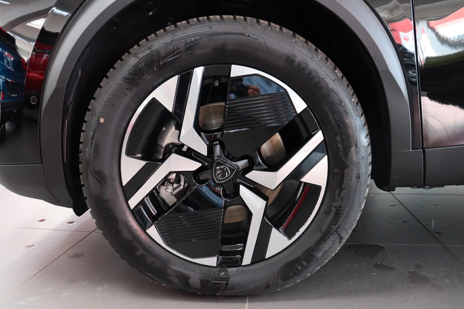 Peugeot 2008 GT HYBRID 145 e-DSC6 Alcantara 360° Schiebe