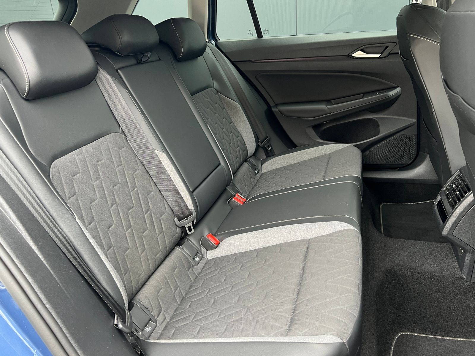 Fahrzeugabbildung Volkswagen Golf VIII Variant GOAL 2.0 TDI DSG *AHK, LED, "P