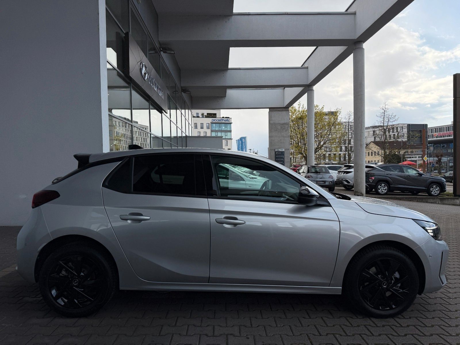 Fahrzeugabbildung Opel Corsa F 1.2 Turbo GS KlimaA,LED,Navi,SHZ,ACC,PDC