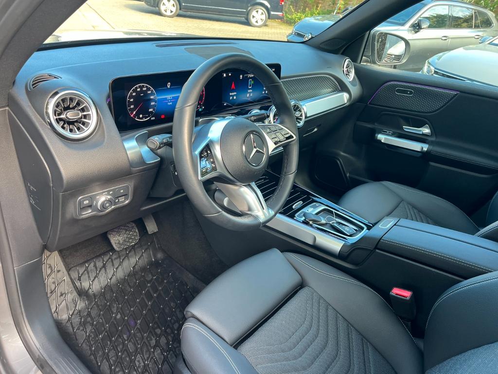 Mercedes-Benz GLB 220