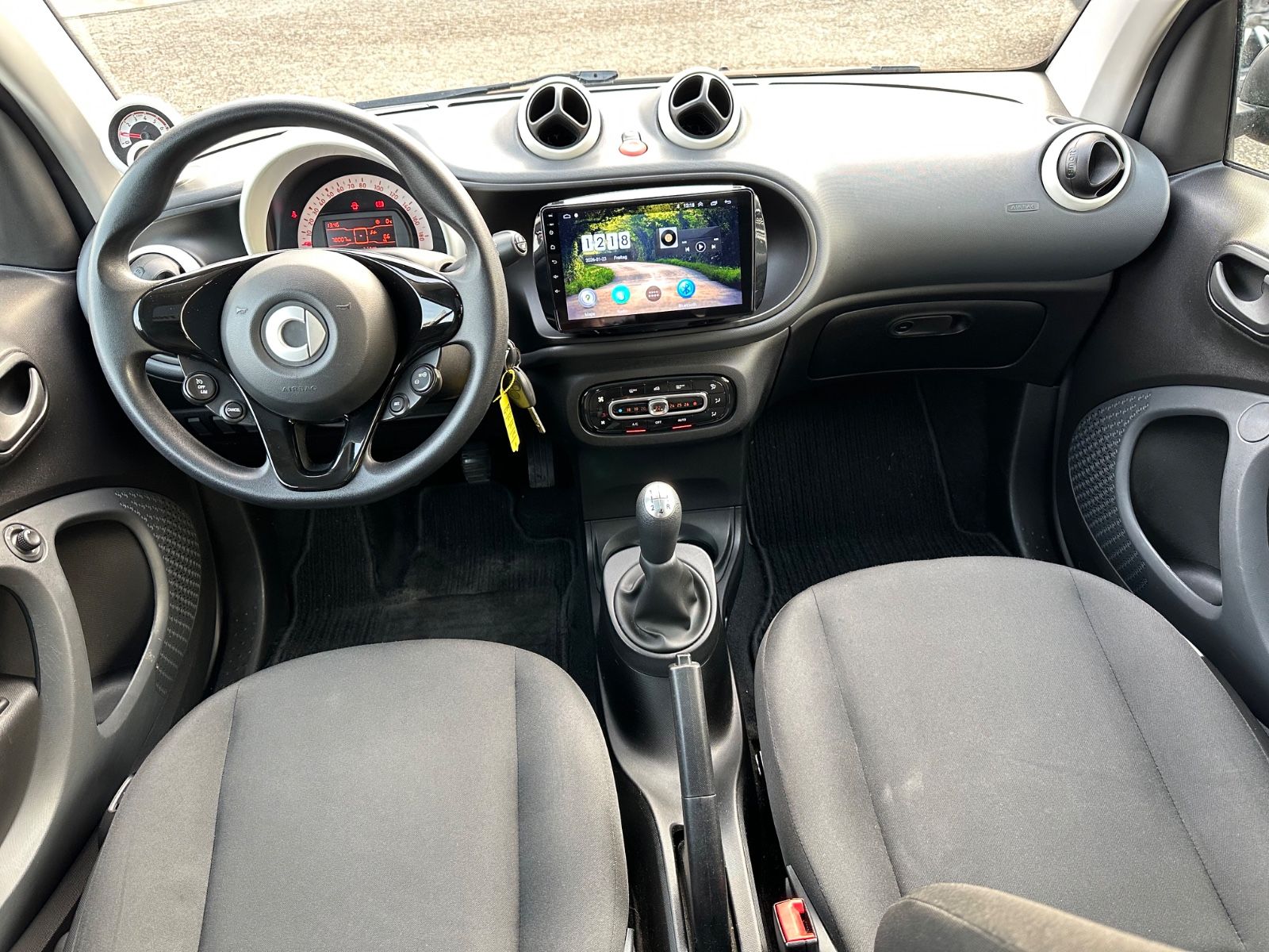 Fahrzeugabbildung Smart ForTwo coupe Pano/SHZG/GJR/Audio/hazelbrown
