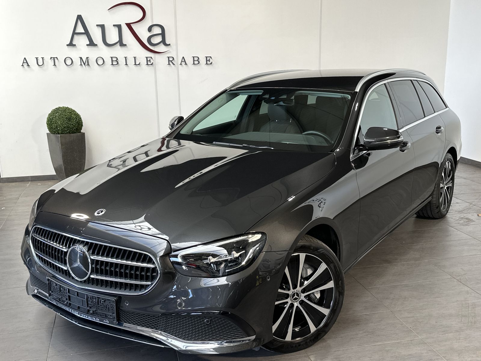 Fahrzeugabbildung Mercedes-Benz E 300de T 4Matic NAV+LED+DISTRONIC+KAMERA+HEADUP
