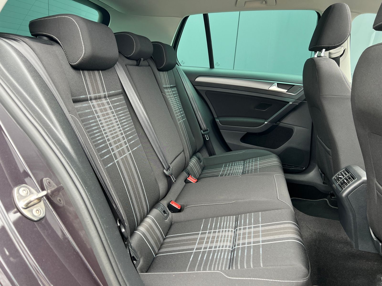 Fahrzeugabbildung Volkswagen Golf VII R-Line 1.4 TSI DSG Lounge *AHK, Navi, P