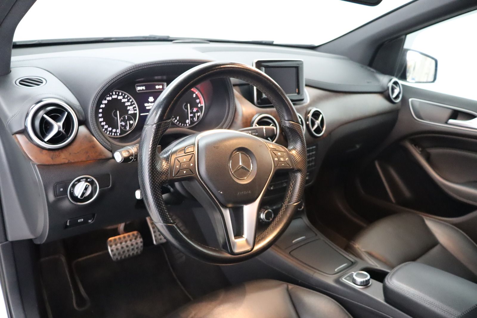 Fahrzeugabbildung Mercedes-Benz B 200 CDI BlueEFFICIENCY * DIS * ILS * Leder *