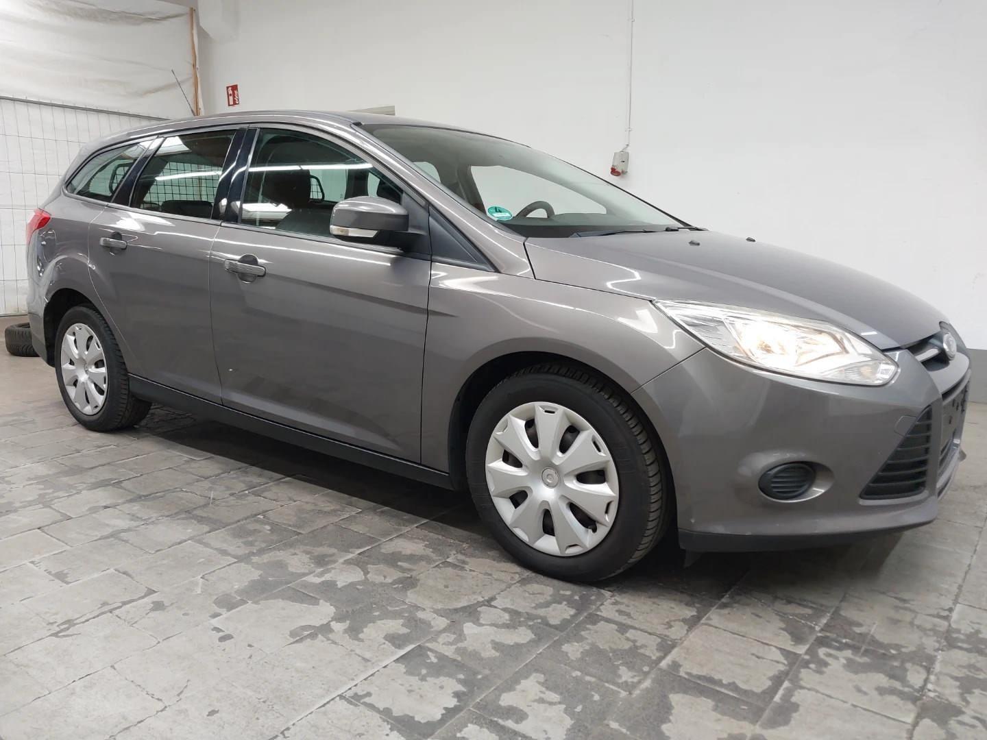 Ford Focus 2012 — interior