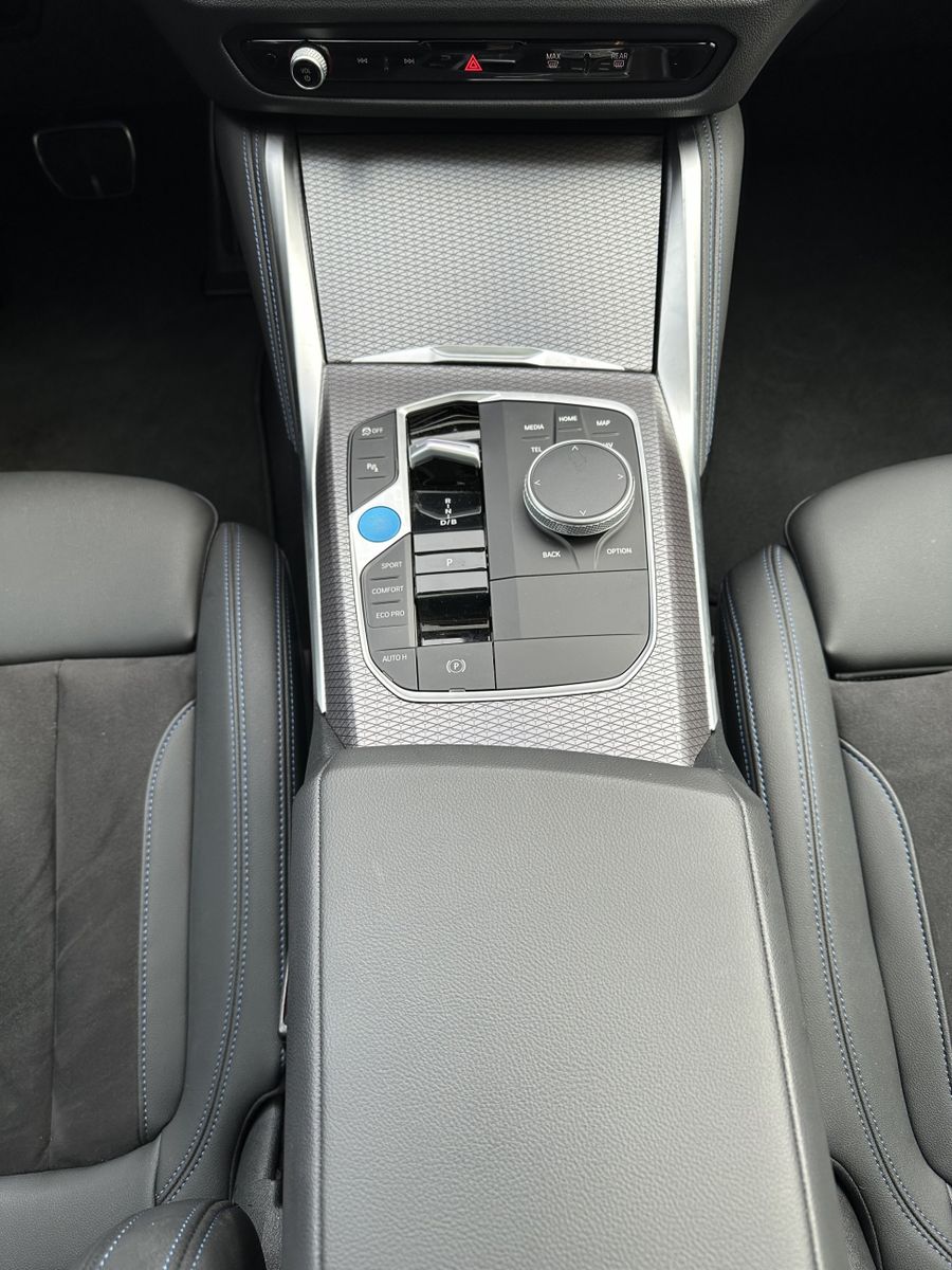 Fahrzeugabbildung BMW i4 40 eDrive M-Sport Pro NAV+LASER+PANO+ACC+19ZO