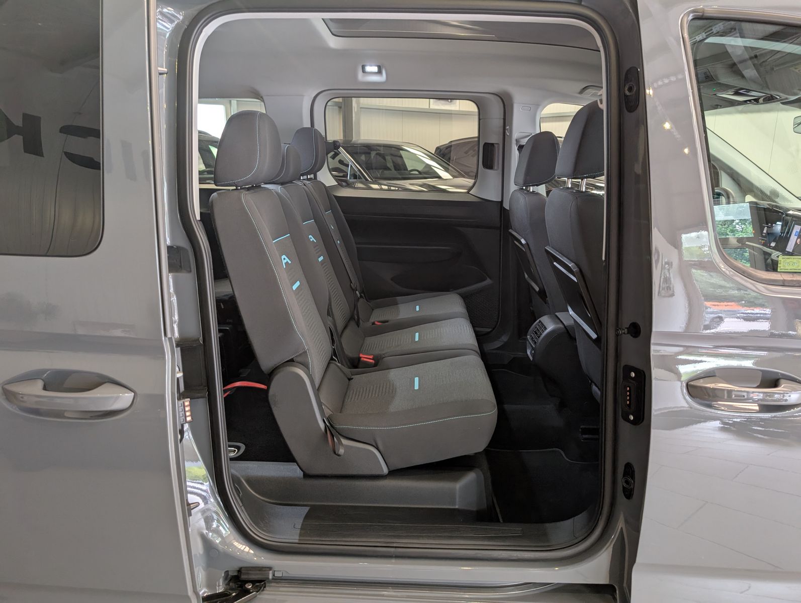 Fahrzeugabbildung Ford Grand Tourneo L2 Active 7-Sitz Bi-LED Pano AHK