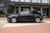 Ford Focus 2.5-20V ST - Ford Focus aus 2007 mit Benzin-Antrieb: Limousine