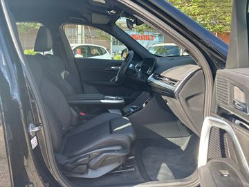 BMW iX1 xDrive30 xLine DAB Parkassistent Shz