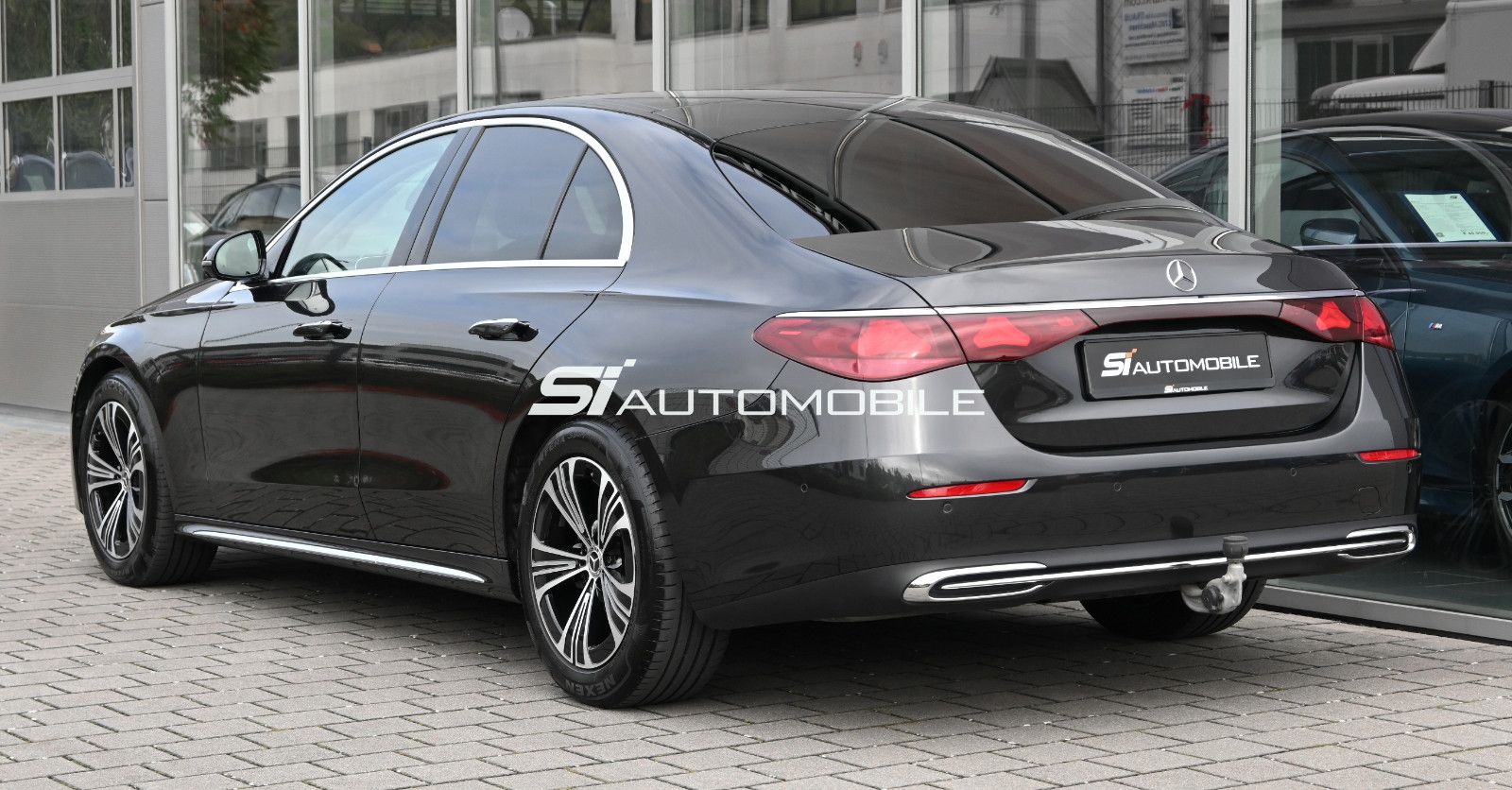 Fahrzeugabbildung Mercedes-Benz E 200 Lim. Exclusive Premium °ACC°AHK°BURMESTER°