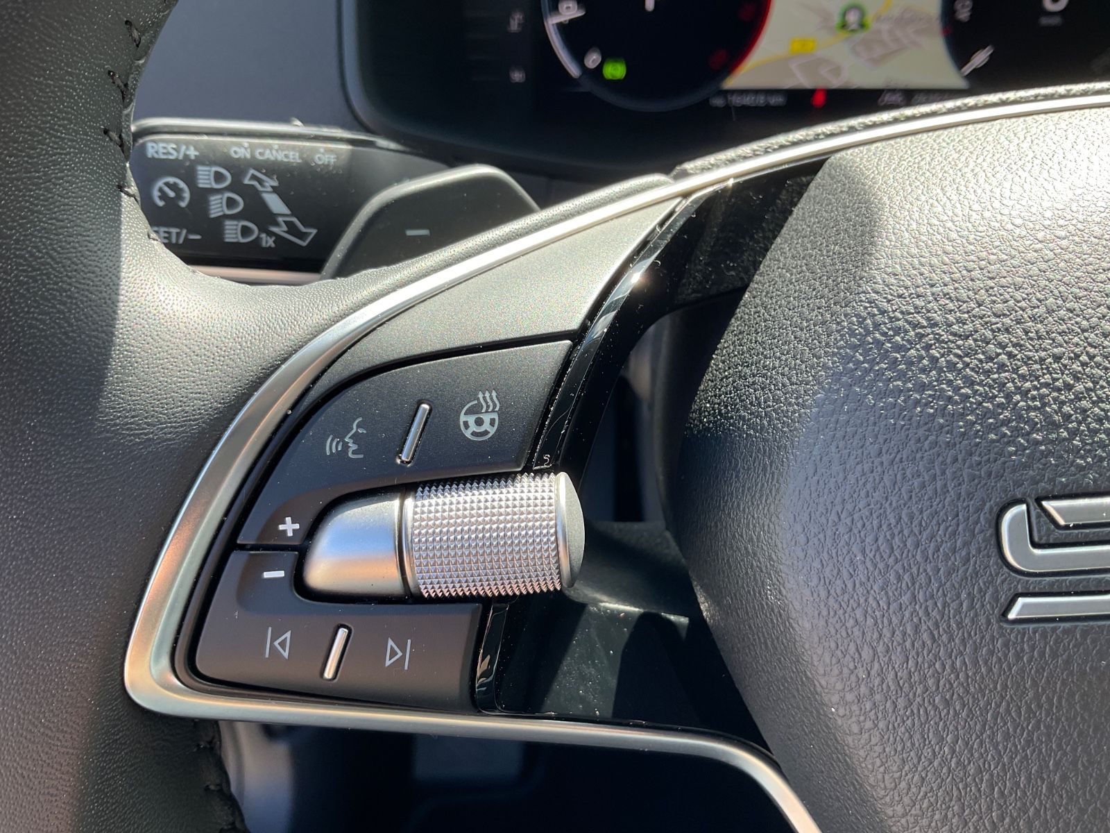 Fahrzeugabbildung SKODA Karoq 1.5l TSI ACT DSG,Navi,Kamera,LED,VirtualCo