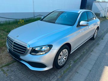 Mercedes E 220 - 2