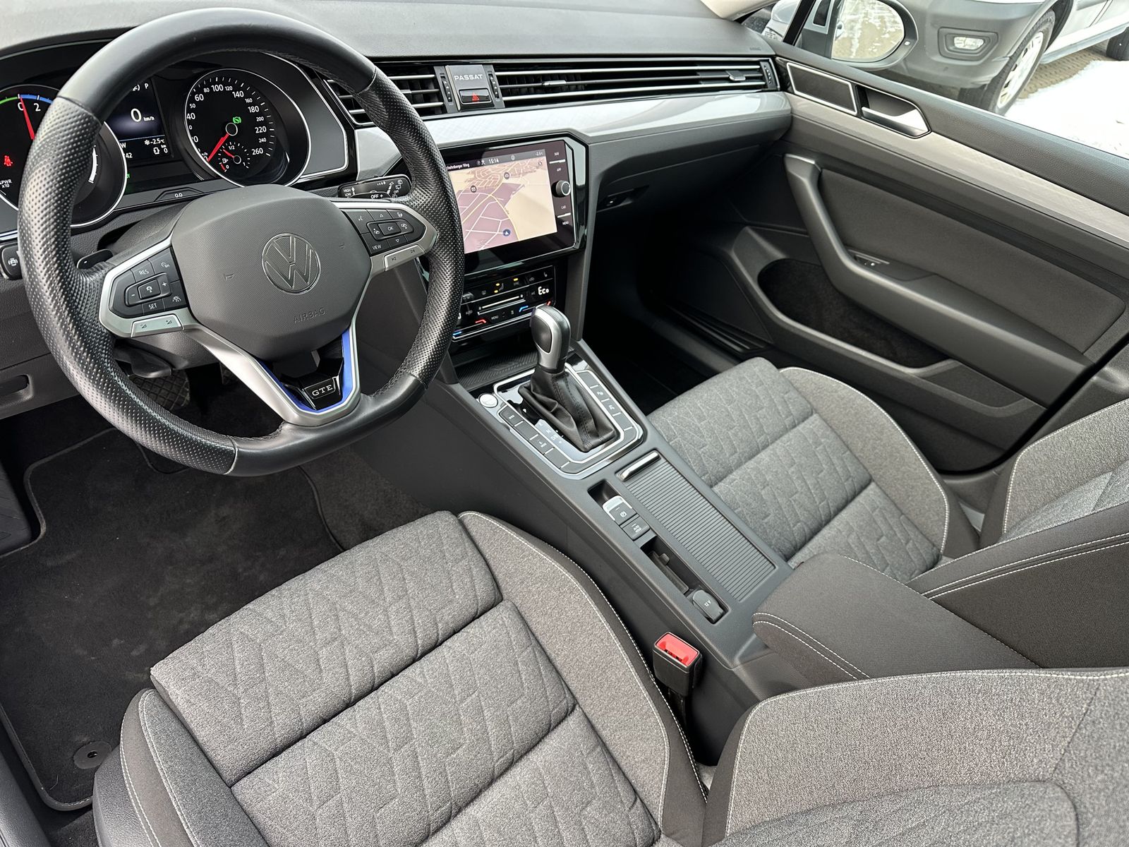 Fahrzeugabbildung Volkswagen Passat Variant GTE NAV+IQ-LIGHT+360°+STANDHEIZUN