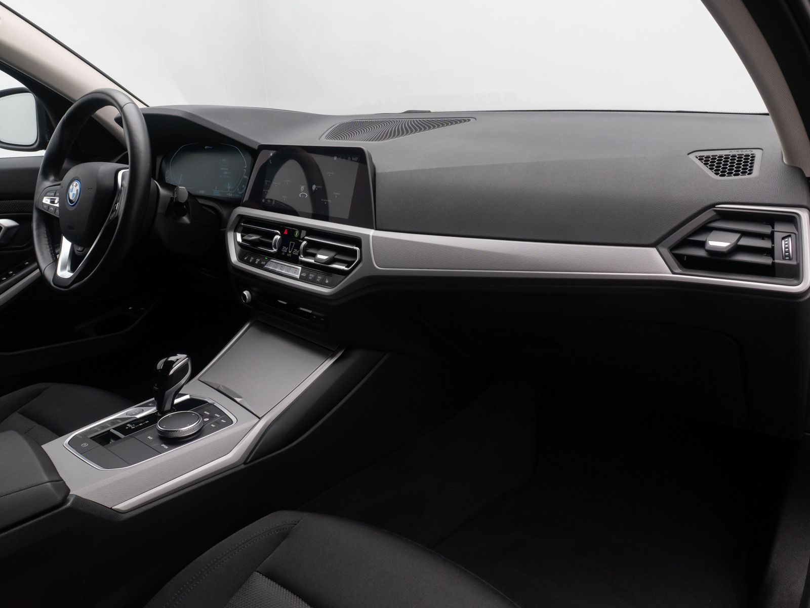 Fahrzeugabbildung BMW 330e xD Laser HUD DAB AHK Alarm Sport HiFi