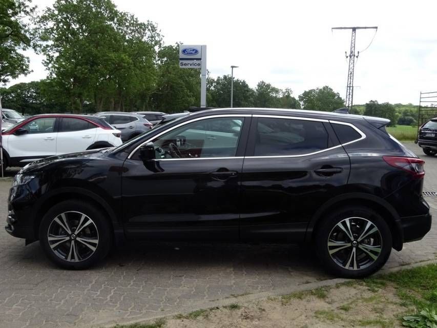 Fahrzeugabbildung Nissan Qashqai 1,3 DIG-T  N-Connecta  AHK