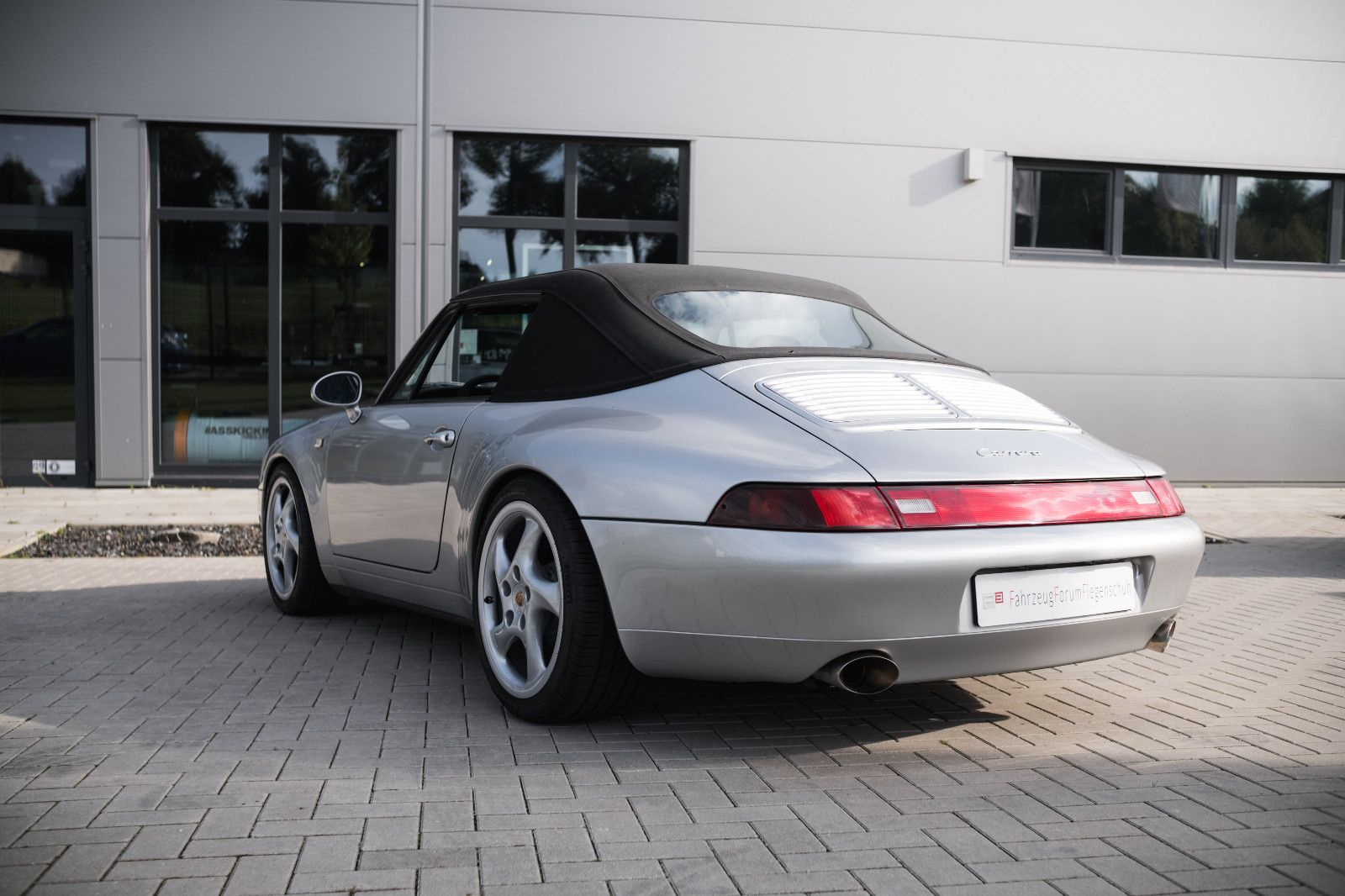 Fahrzeugabbildung Porsche 993/911 Carrera2 Cabriolet-erst 32.700km.