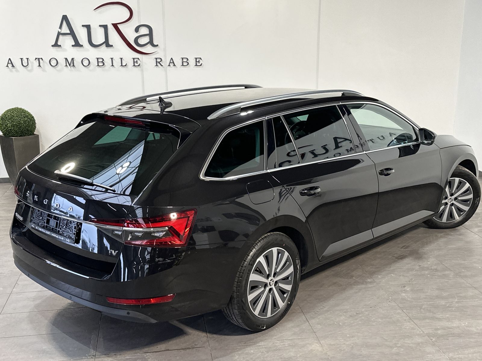 Fahrzeugabbildung SKODA Superb Combi 1.4 TSI DSG Style iV NAV+LED+ACC+PP