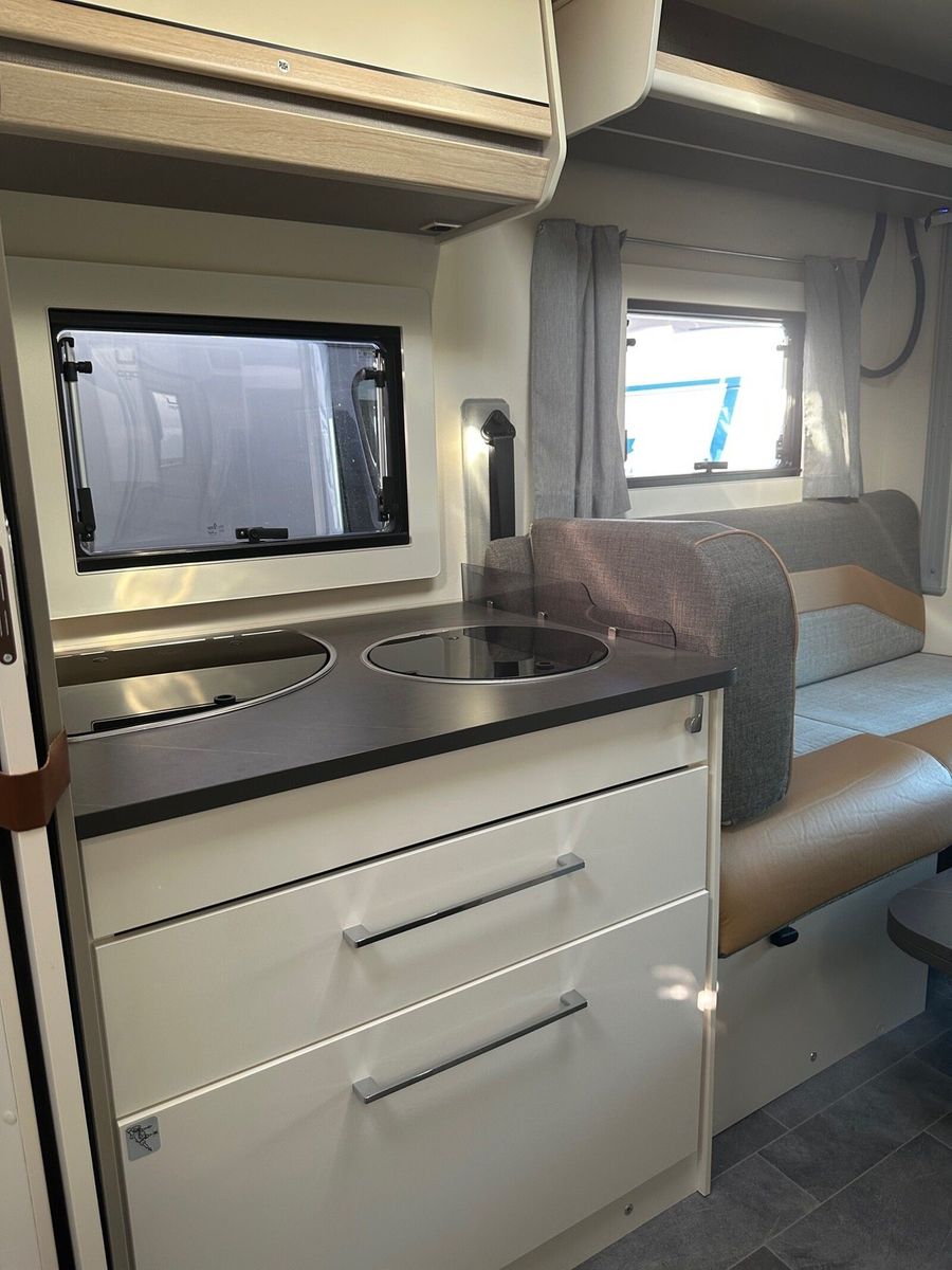 Fahrzeugabbildung Ahorn Camp T 640 Plus TV,Hubbett,Fahrradträger,Markise
