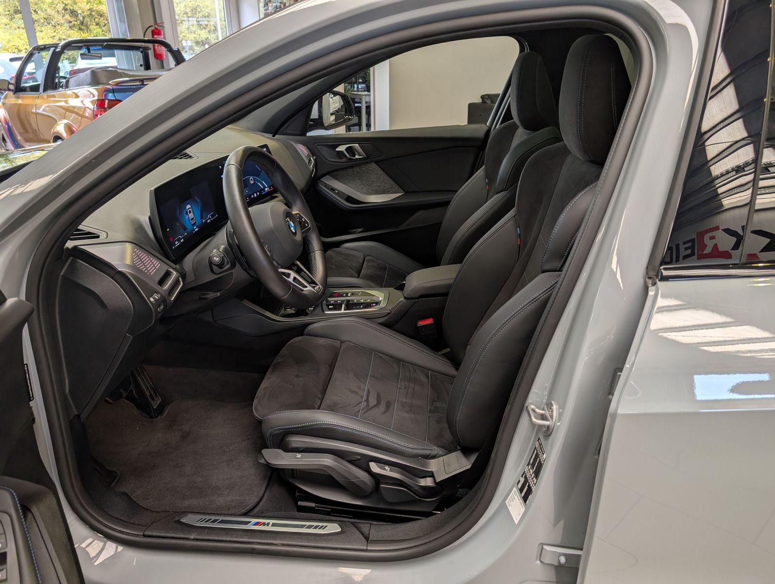 Fahrzeugabbildung BMW 118 d M-Sport Premium Shadow Cam Pano Alcan 18"