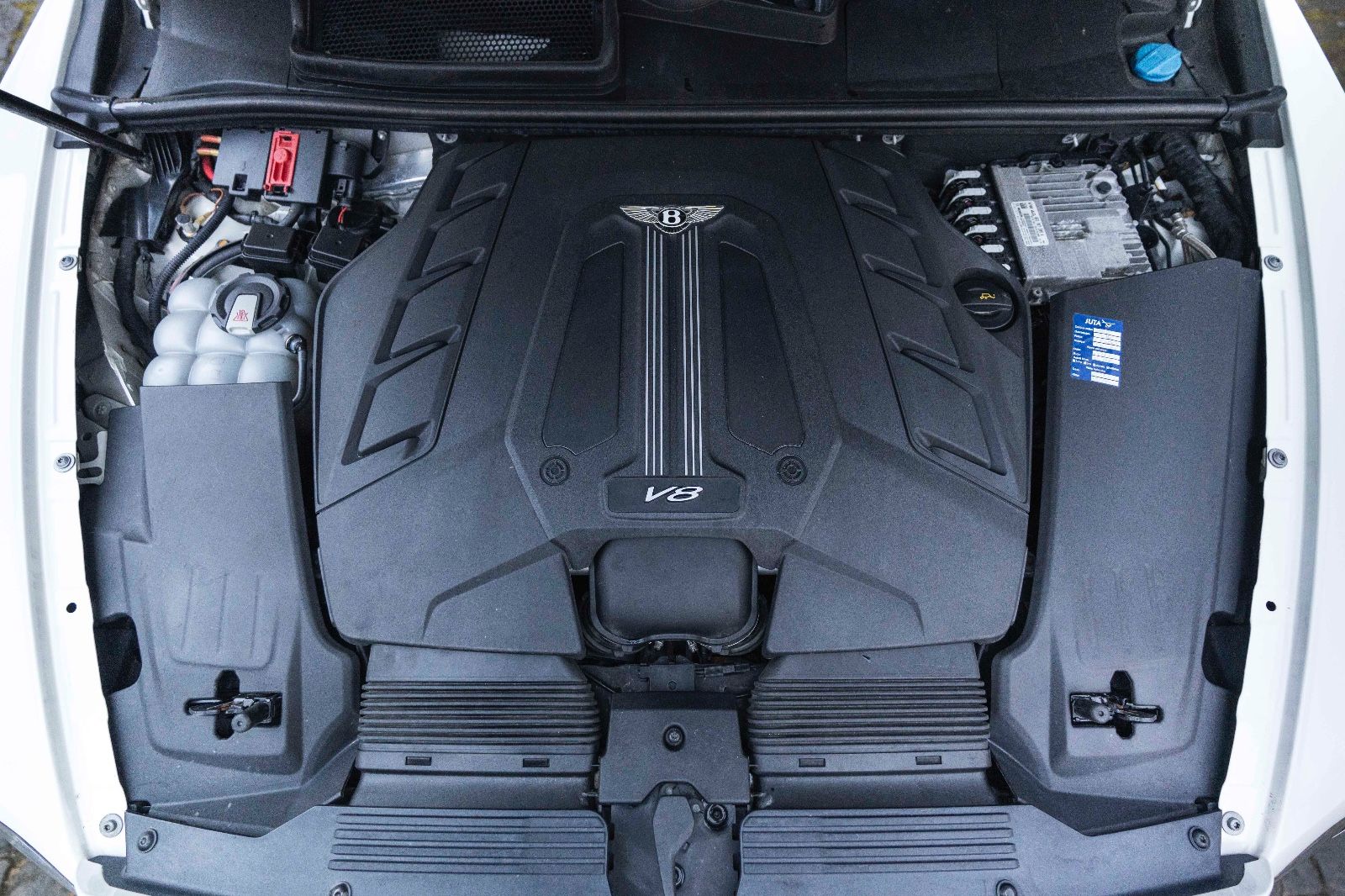 Fahrzeugabbildung Bentley Bentayga V8 HUD 360° MASSAGE ACC TOTW