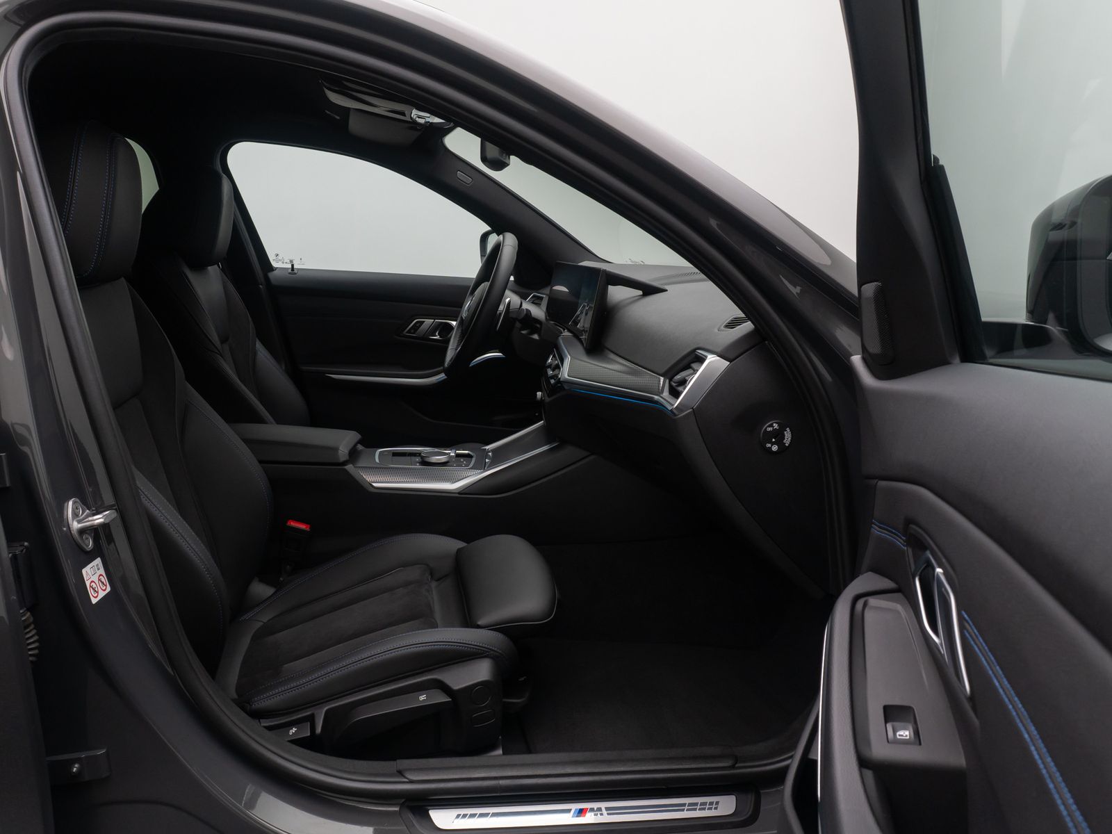 Fahrzeugabbildung BMW 330e M Sport DAB FernlichtAs HiFi Cockpit+19Zoll