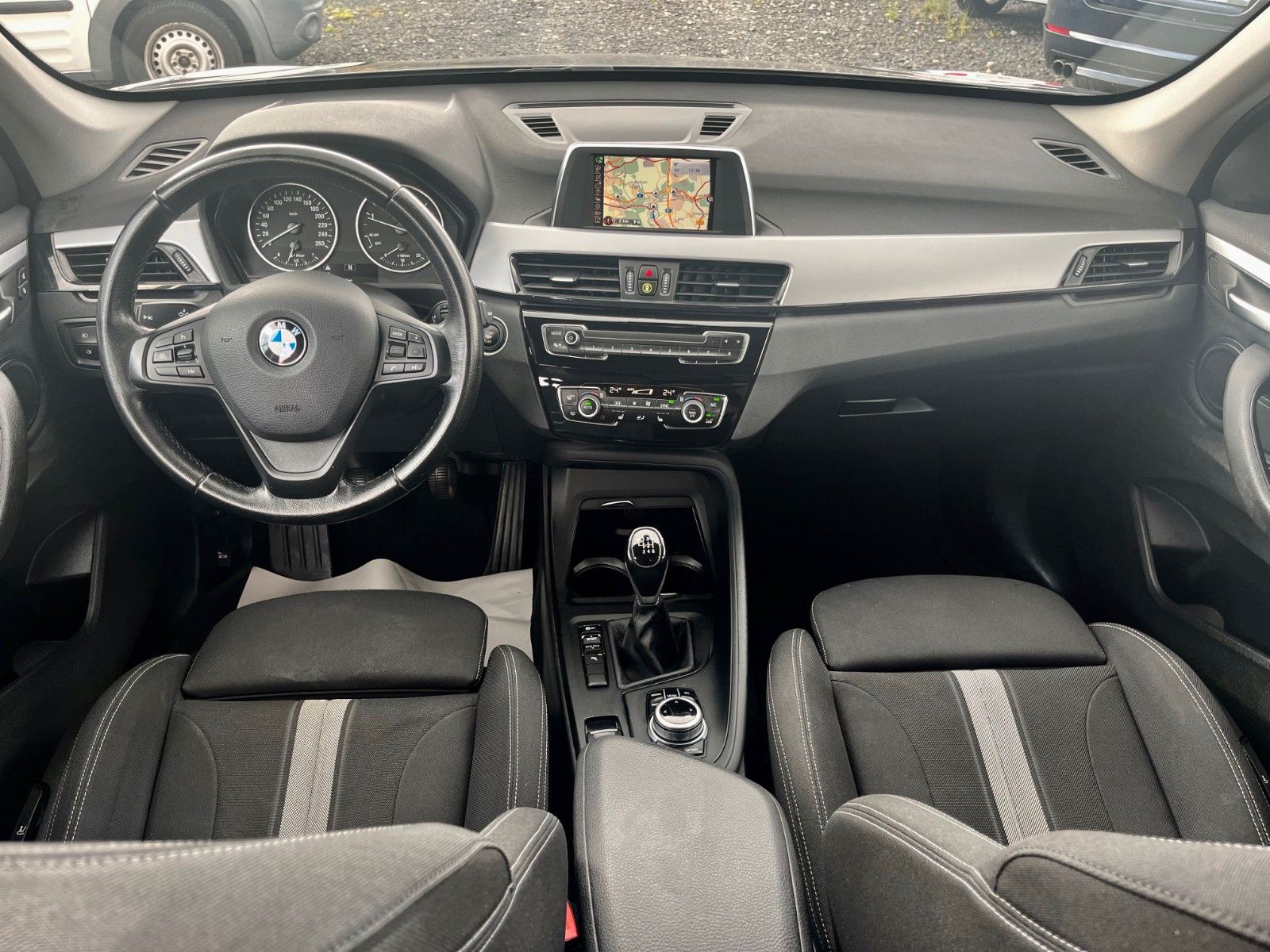 Fahrzeugabbildung BMW X1 sDrive18d Advantage Navi Tempomat SPORTSITZE