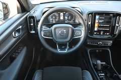 Fahrzeugabbildung Volvo XC40 T5 Recharge R-Design*360°*STDHZG*PANO*