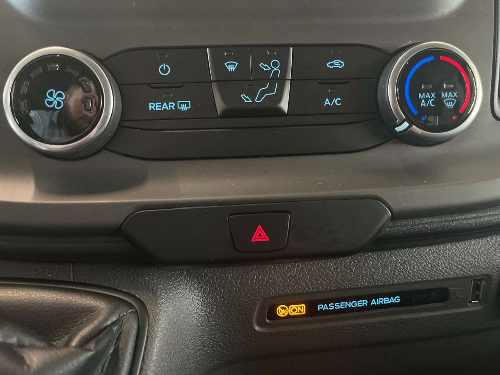 Fahrzeugabbildung Ford Transit Custom L2 TREND 9-Sitzer Klima CAM STDHZ