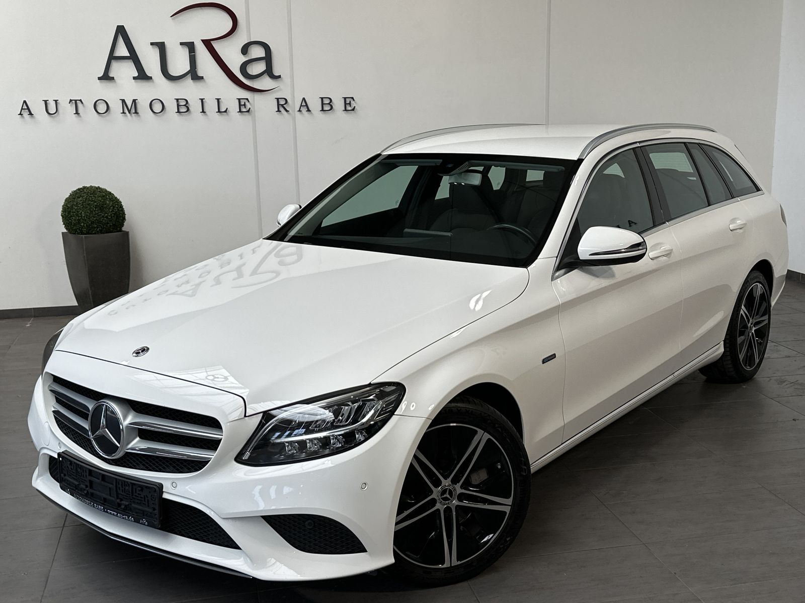 Fahrzeugabbildung Mercedes-Benz C 300de T Avantgarde NAV+LED+KAM+CARPLAY+18ZO+PP