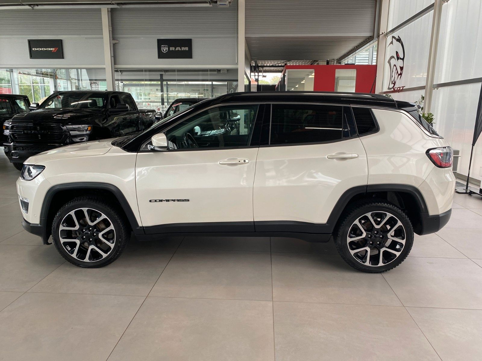 Fahrzeugabbildung Jeep Compass 2.0 D Limited 4WD "Limited Luxus-Paket"