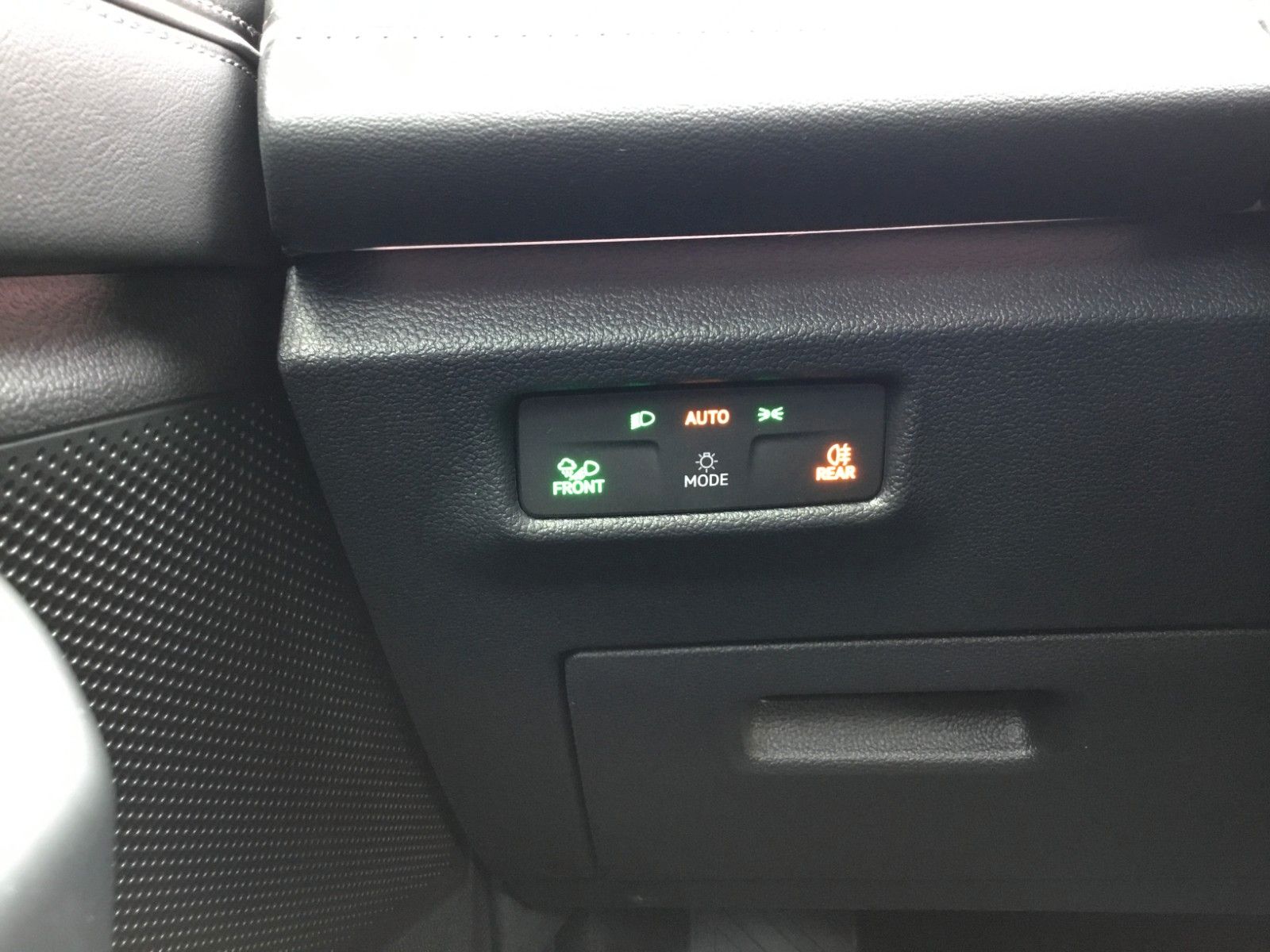 Fahrzeugabbildung Volkswagen Tiguan 1.5 eTSI DSG Elegance+AHK+Navi+18"+Kamera
