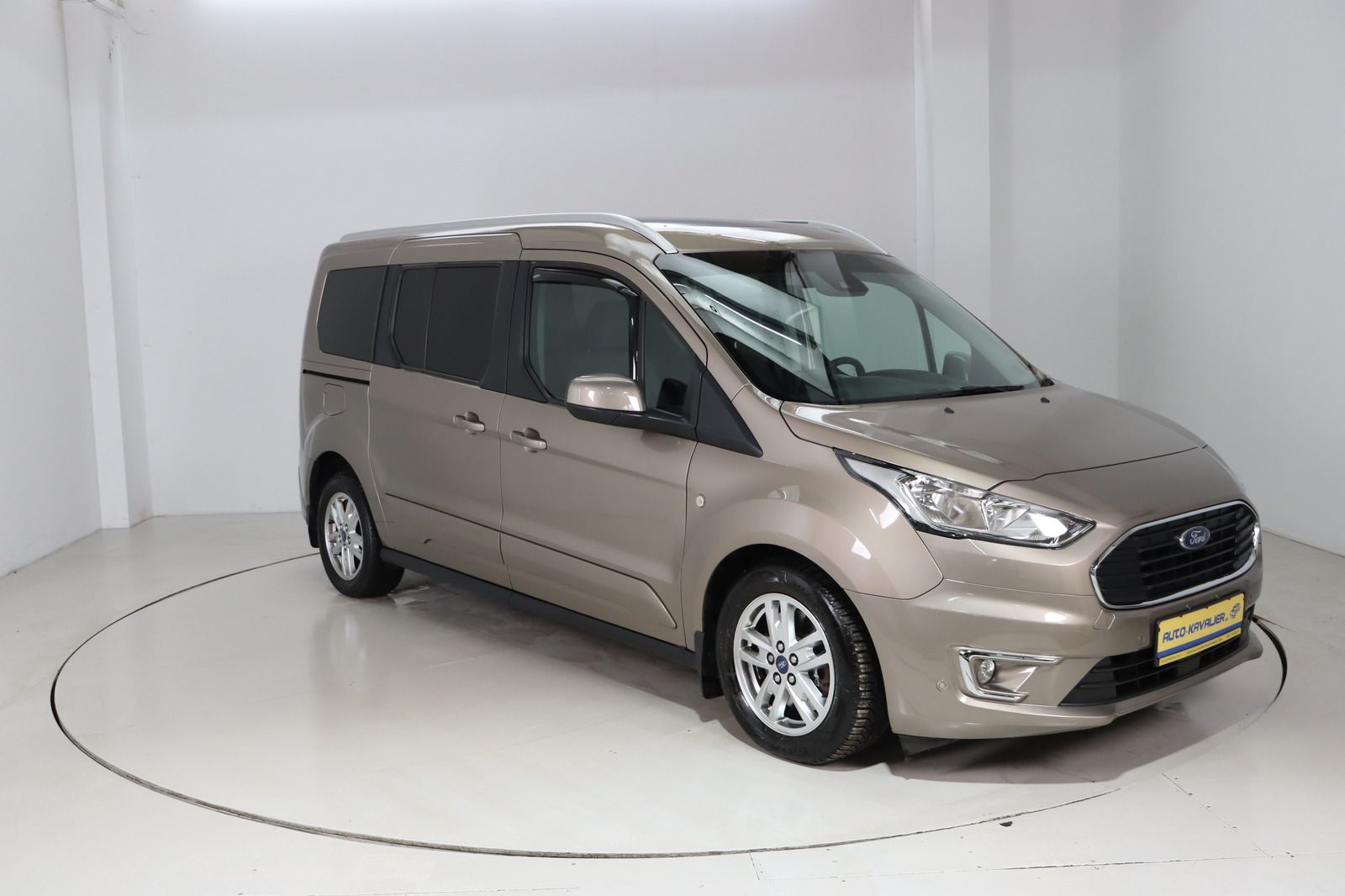 Fahrzeugabbildung Ford Grand Tourneo Connect 1.5 ECOBLUE Titanium