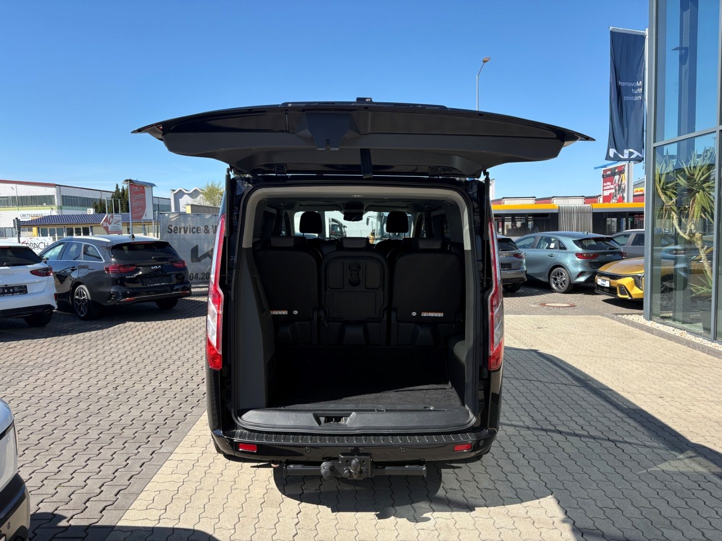 Fahrzeugabbildung Ford Tourneo Custom Kombi 320 L1 Titanium X AHK Behei