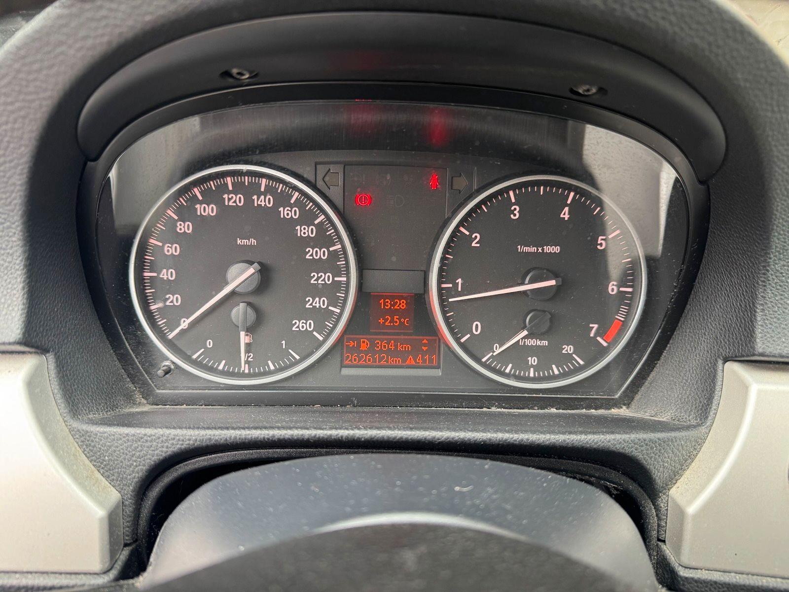 BMW 318 2011 — вигляд ззаду