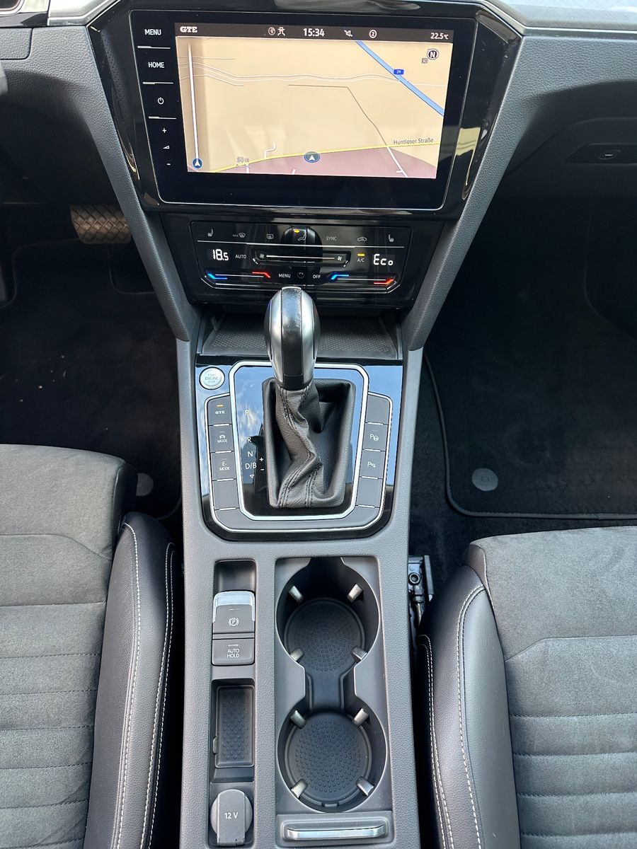 Fahrzeugabbildung Volkswagen Passat Variant 1.4 TSI DSG GTE NAV+IQ-LIGHT+PANO