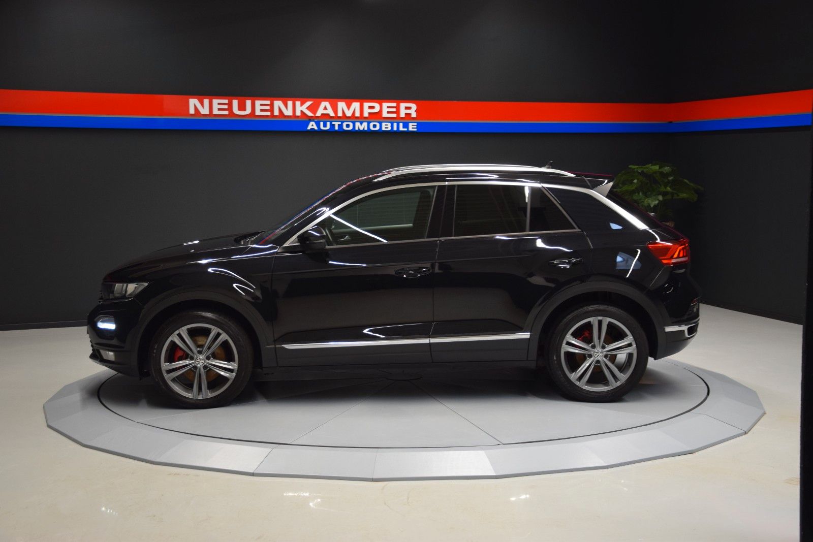 Fahrzeugabbildung Volkswagen T-Roc Sport NAVI LED