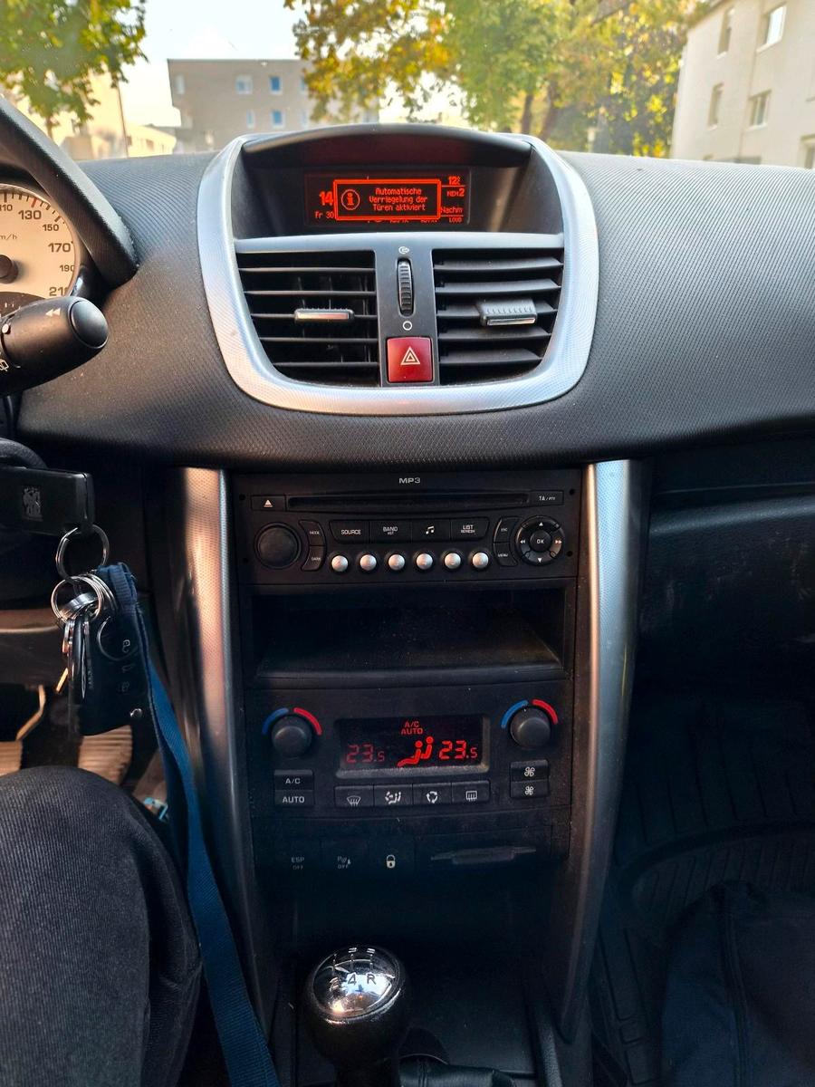 Peugeot 207 2010 — photo 10